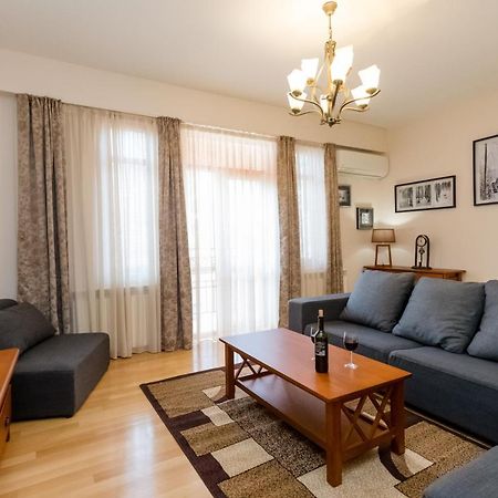 Serviced Apartment On Rustaveli Avenue 16 第比利斯 外观 照片