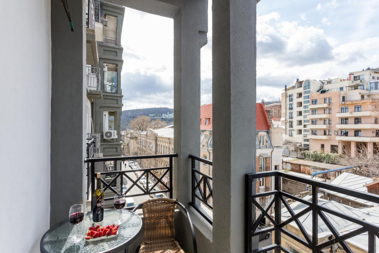 Serviced Apartment On Rustaveli Avenue 16 第比利斯 外观 照片