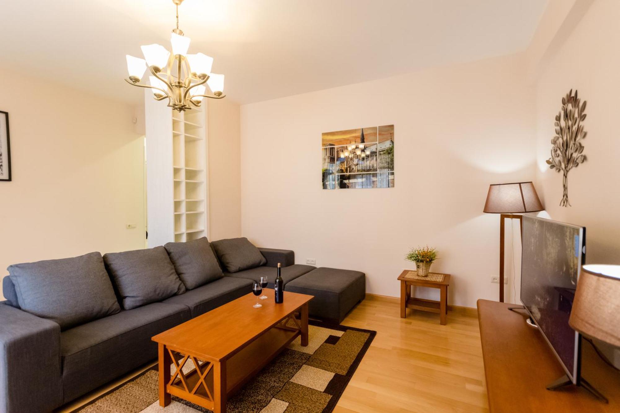 Serviced Apartment On Rustaveli Avenue 16 第比利斯 外观 照片