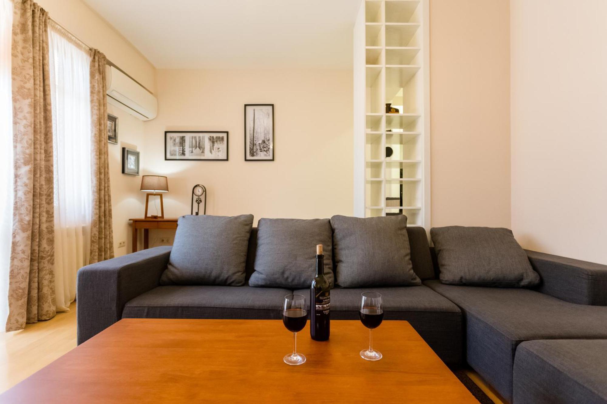 Serviced Apartment On Rustaveli Avenue 16 第比利斯 外观 照片